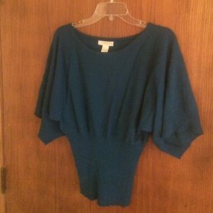 Wide armed scoop neck stretchy shirt