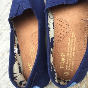 Navy Toms