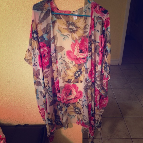 Floral kimono/cardigan