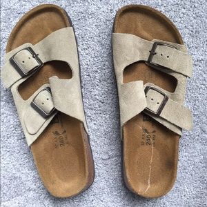 Arizona Birkenstock - taupe suede size 7