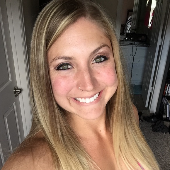 Meet your Posher, Cari