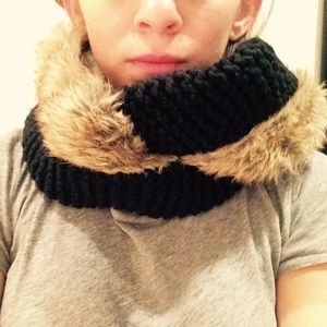 UO Faux Fur and Cable-Knit Snood