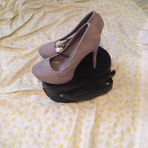 Super cute grey pumps