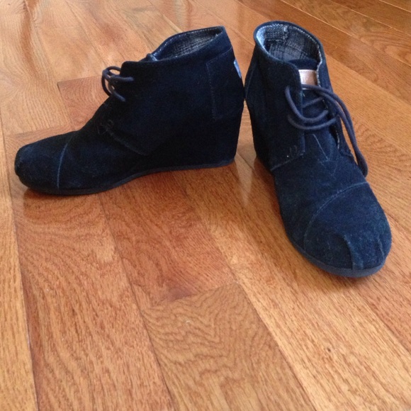 TOM black suede women desert wedges