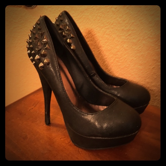 Black studded heels - Picture 1 of 2