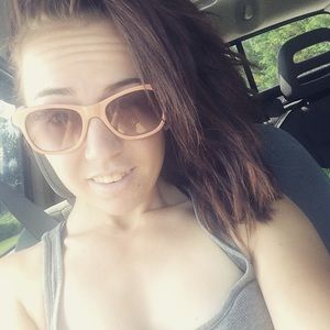 Meet your Posher, Ally