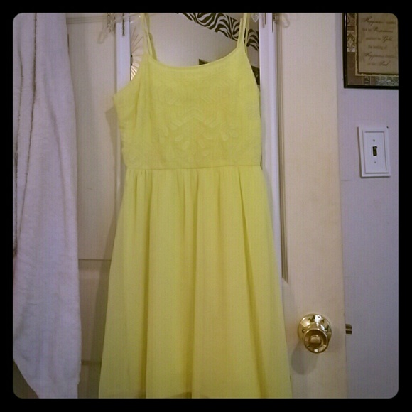 Short yellow dress