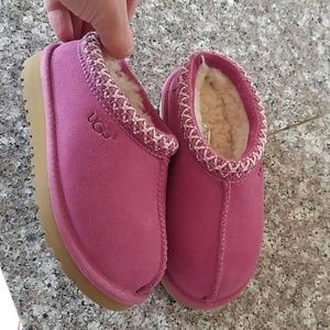 ? ? Authentic UGG slippers for toddler! ? ? ? ? ?