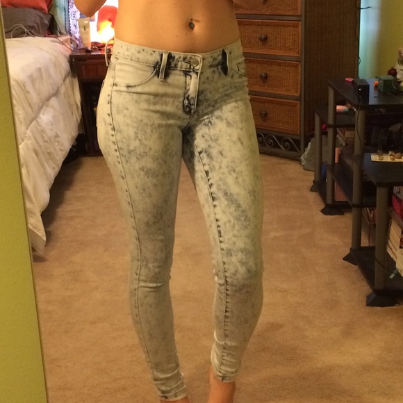 Acid washed Mid-Rise jeans