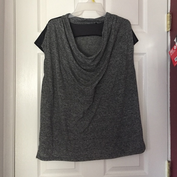 Size large Gray scoop necks line - Picture 1 of 2