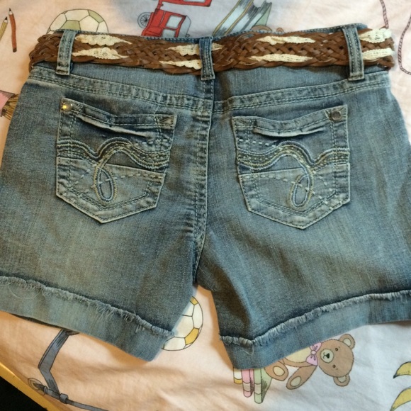 Nwt- A pair of jeans shorts - Picture 2 of 2