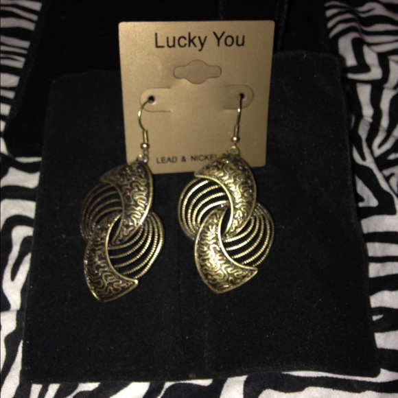 NWT Gold Filigree Earrings PRICE DROP 50% - Picture 4 of 4