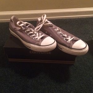 Gray low top converse sneakers
