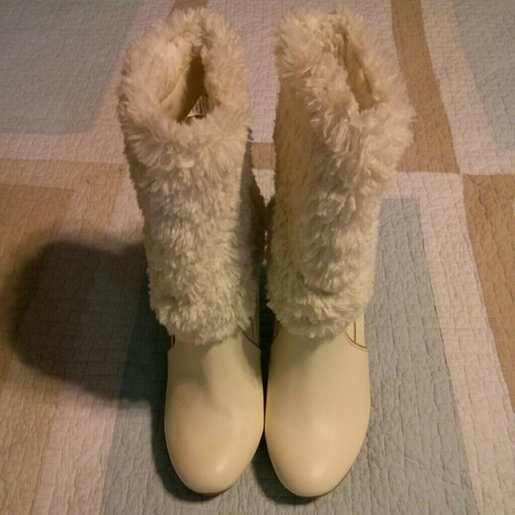 Jennifer Lopez faux fur boots!