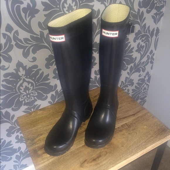 HUNTER black boots.