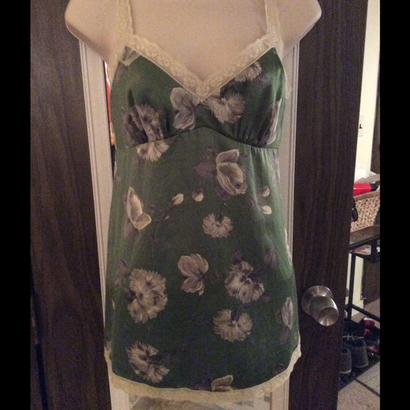 ❤️ The Limited-Green, cream & gray floral tank