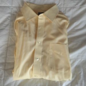 Jos. A. Banks yellow men's button down shirt