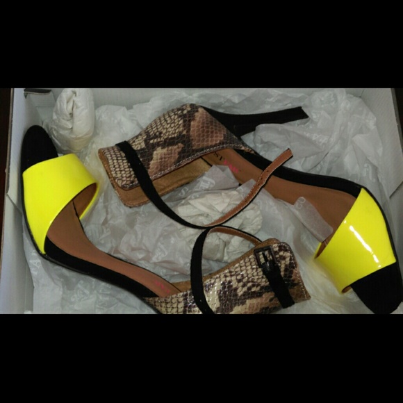 Neon yellow and black pumps