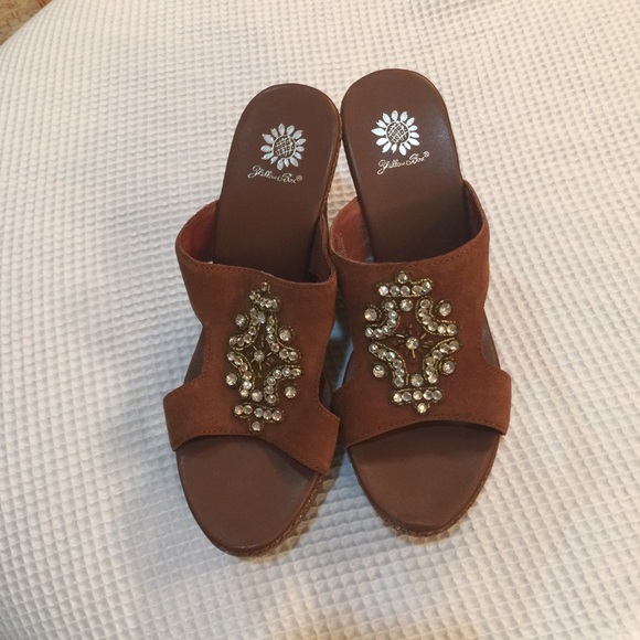 Yellow box, like new, size 9