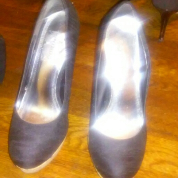 Shoes - Picture 2 of 3