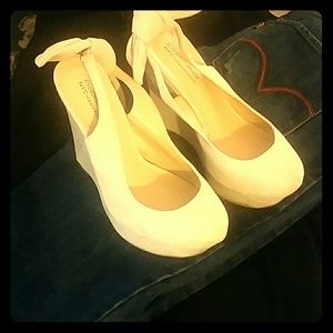 Shoe dazzle wedges