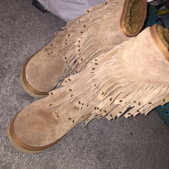 Secret Luxe Affair fringy boots - Picture 2 of 3