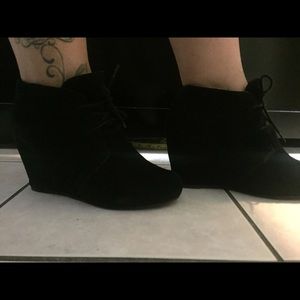 DV wedge booties