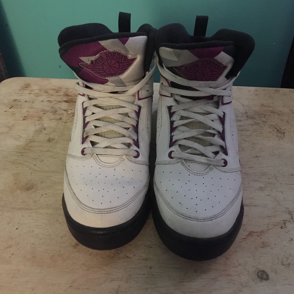 Purple Jordans size 7Y
