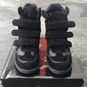 Wedge sneakers black