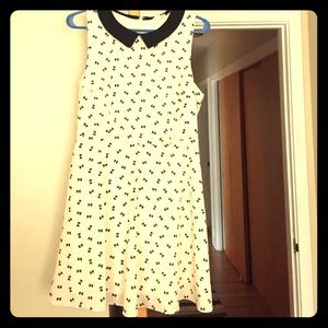 Bow tie dress. Cream color.