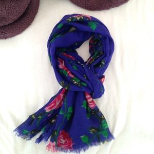 Blue floral print scarf🌺