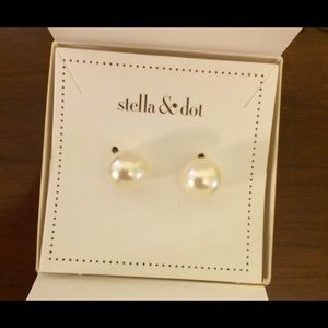 Deja vu pearl earrings