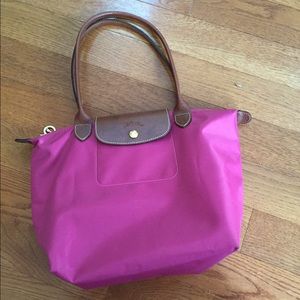 Fuchsia Longchamp medium Le Pliage bag