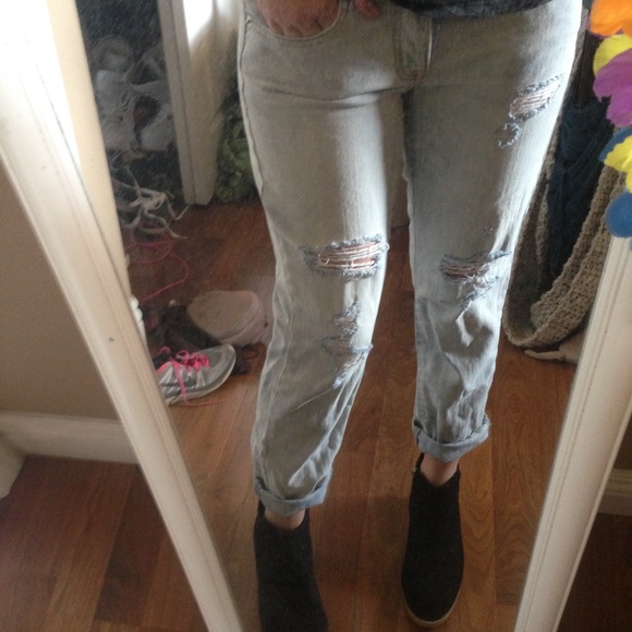 super cute American eagle boyfriend jeans