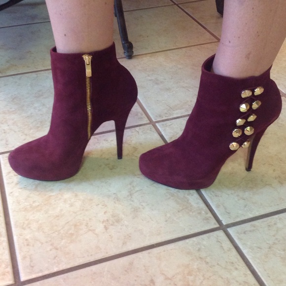 Vince Camuto "oxblood" suede booties - Picture 2 of 4
