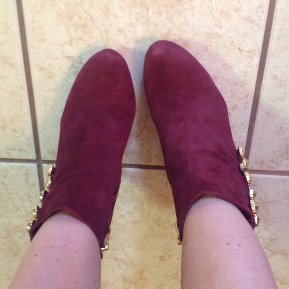 Vince Camuto "oxblood" suede booties - Picture 3 of 4