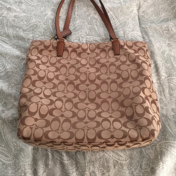 Signature coach tote - Picture 2 of 4