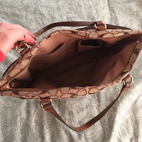 Signature coach tote - Picture 3 of 4