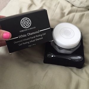 Forever Flawless Diamond Infused Facial Gel