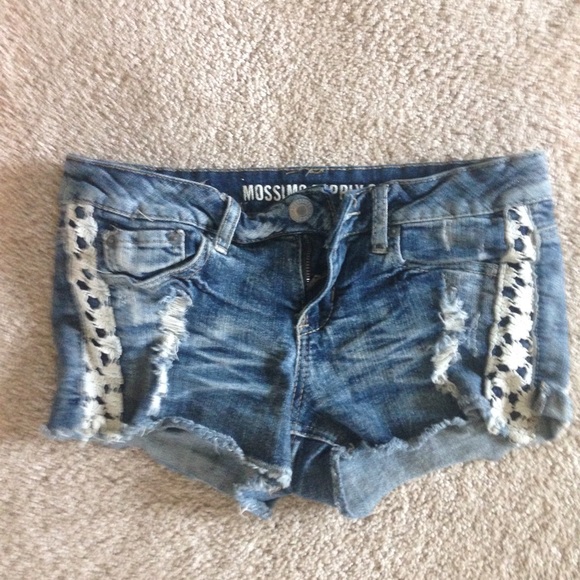 Lace distressed short shorts
