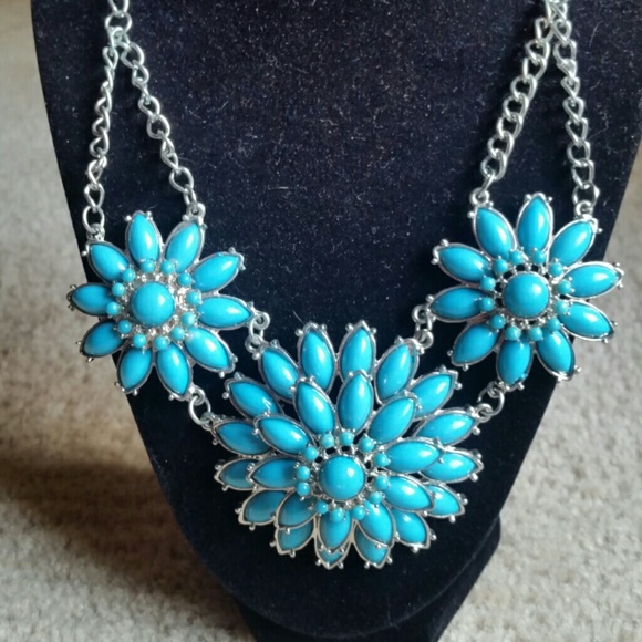 Blue flower necklace