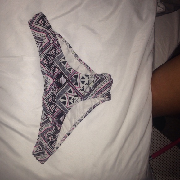 VS cheeky swim bottoms! - Picture 1 of 2