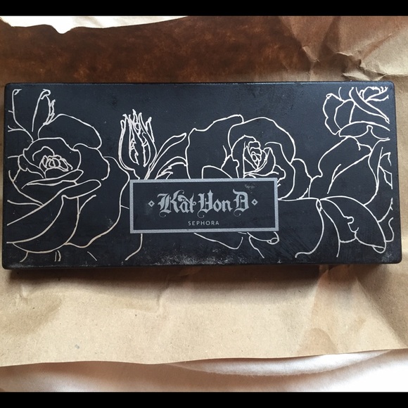 Kat Von D Other - Kat Von D eyeshadow palette