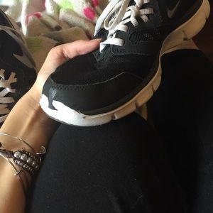 Black nike shoes