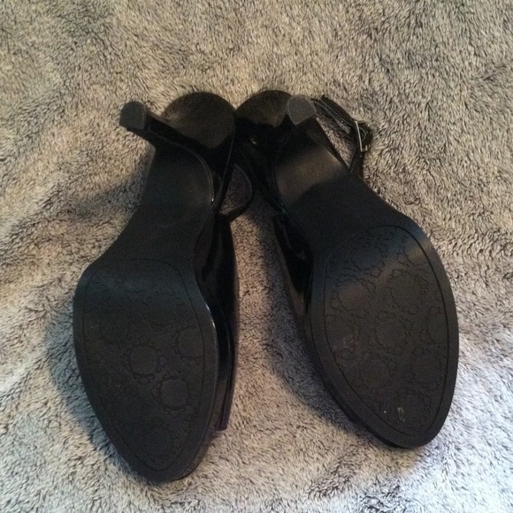 ❌BUNDLED❌ Rampage heels, 8.5 - Picture 3 of 4