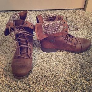 NWOT brown fleece combat boots