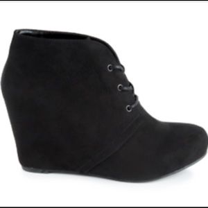💕Comfy Black wedge ankle/bootie boots 💕