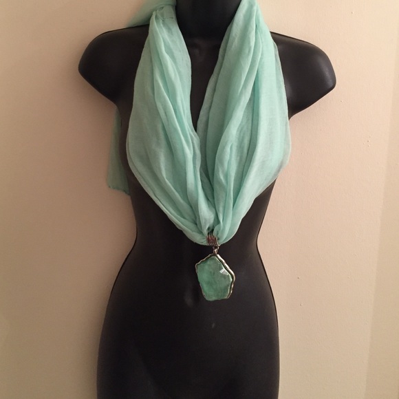 Scarf with stone