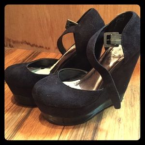 Black Wedge