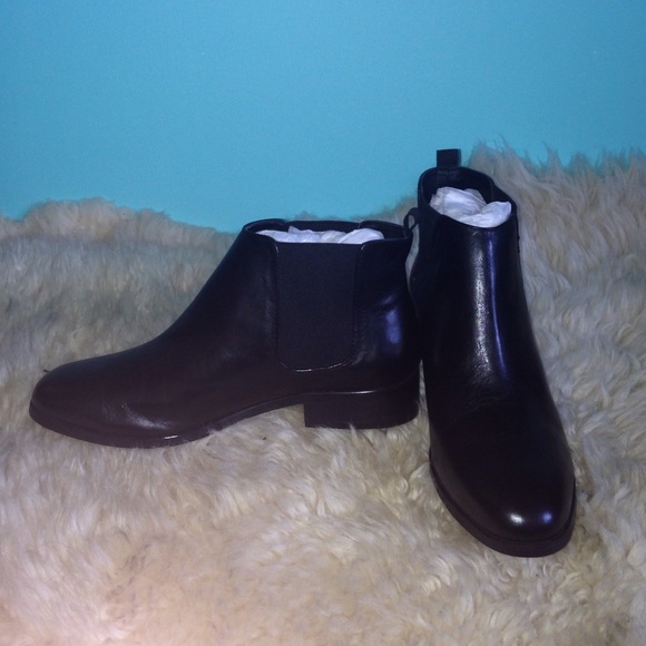 Marais USA Shoes - Sold Marais USA vegan leather Chelsea Beatle boot